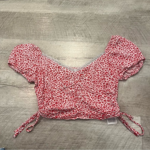 Hollister Tops - Hollister red floral crop top size xs